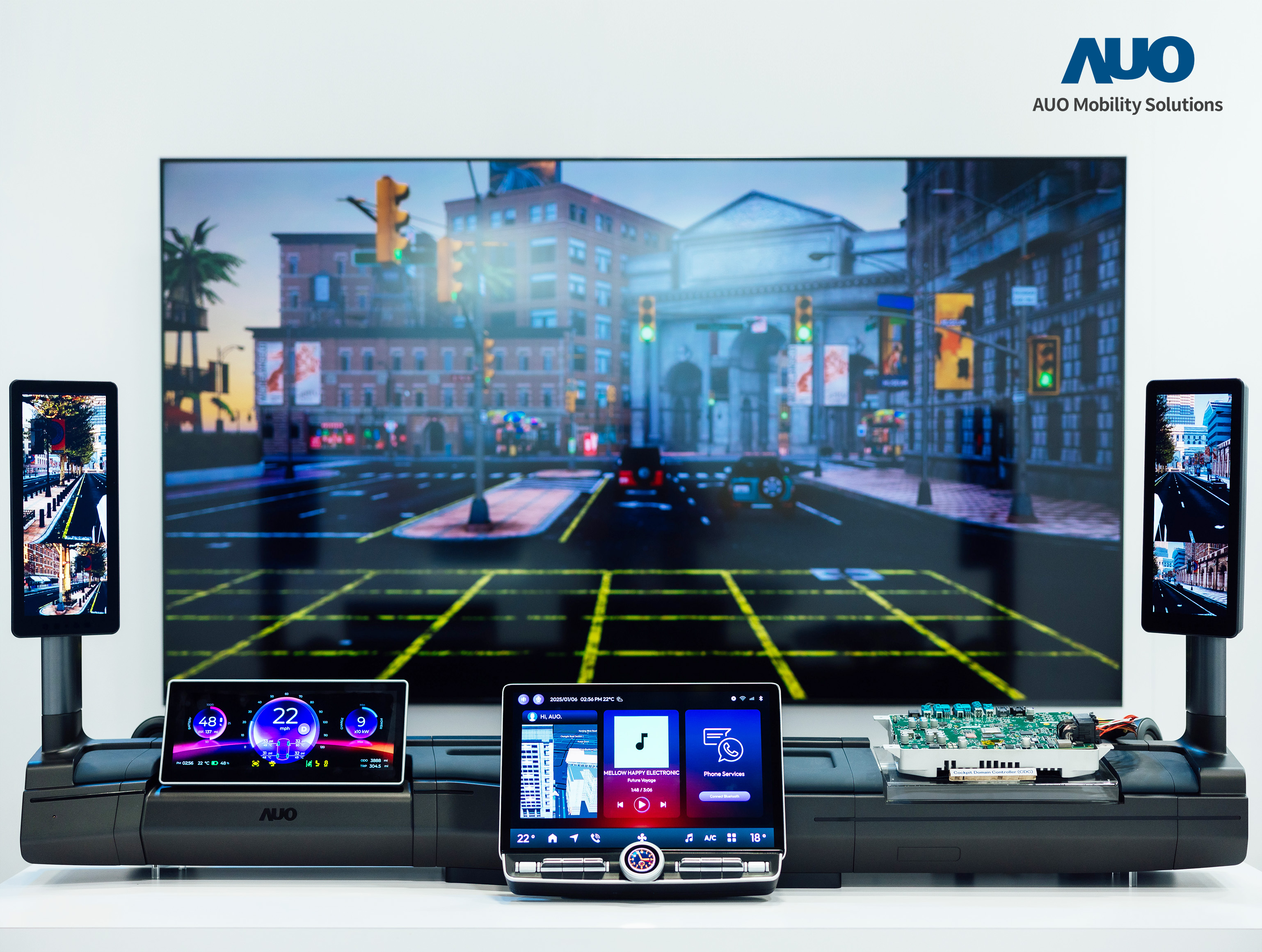 友達智慧移動推出智慧座艙域控平台，支援CDC、分區架構並整合AI運算模組，提供智慧體感與座艙互動功能，驅動個人化座艙功能全面升級。