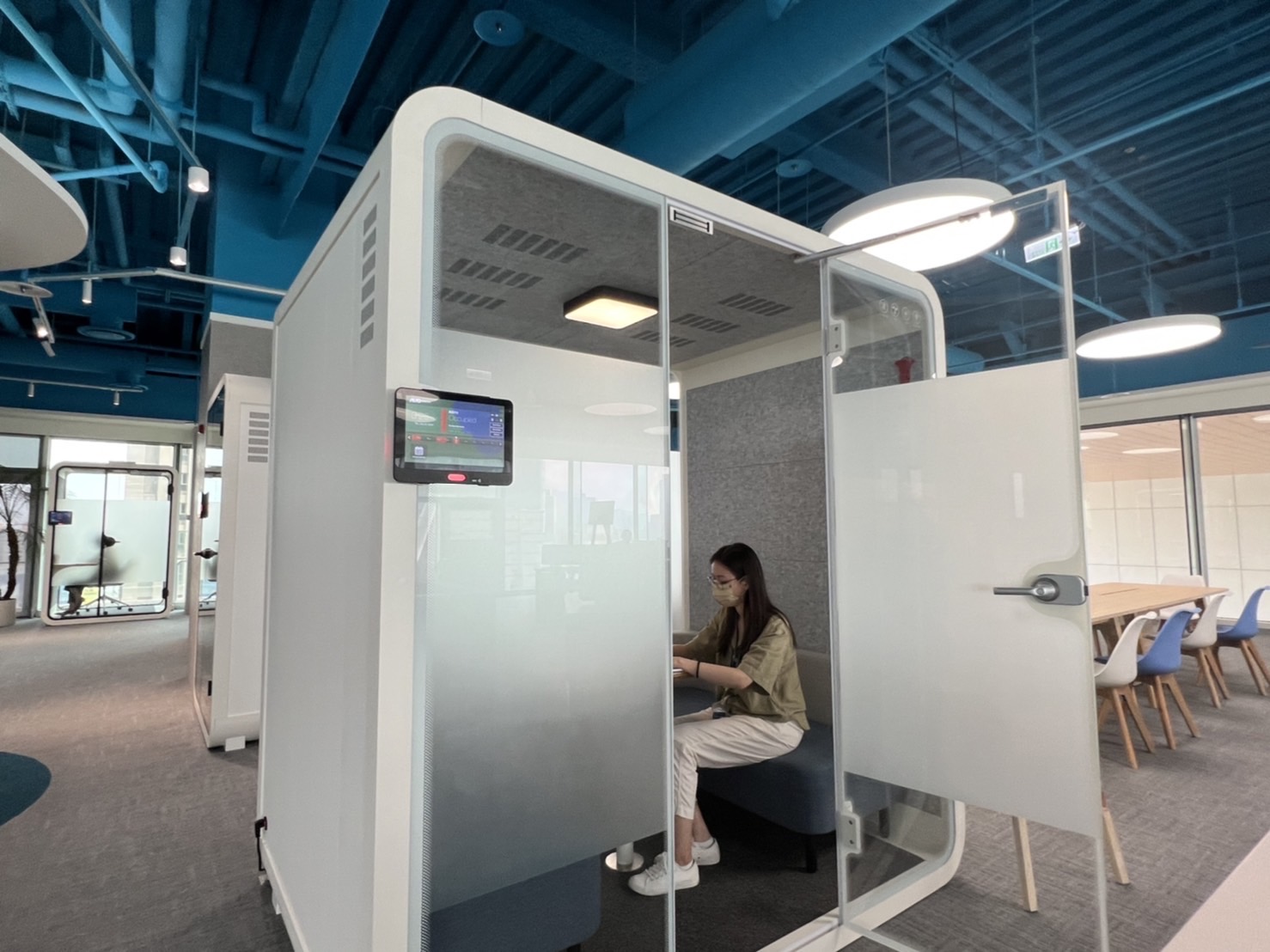 友達高雄據點的智慧行動辦公艙，展現友達在面板以外的研發應用軟實力