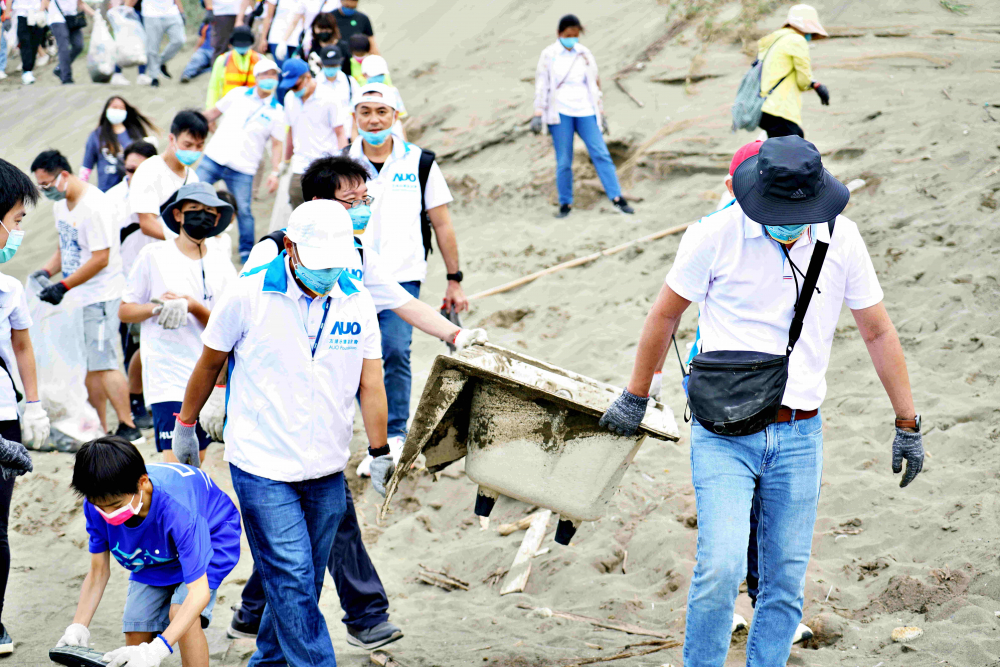 友達永續基金會2022 Ocean Party活動，與桃園市政府環保局、海湧工作室、觀音樹林里社區多方合作，一同手護台灣藍色海岸