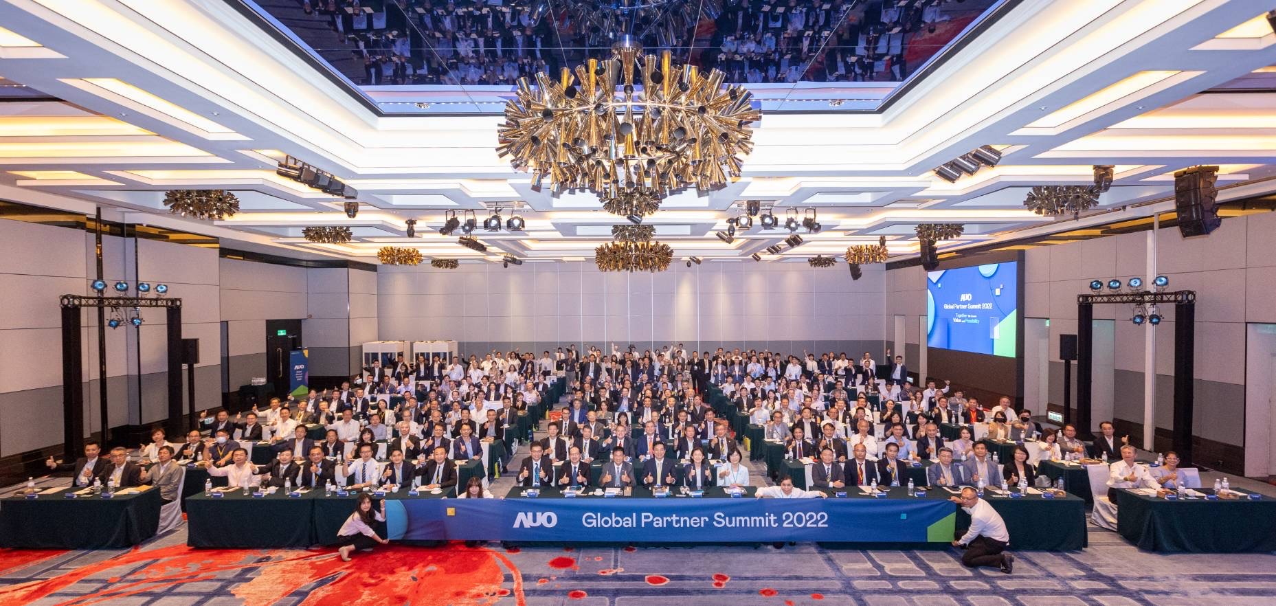 友達推動「安心、創新、用心、同心、盡心」五星職旅，為菲籍員工打造全方位照護，首度贏得「人權實踐與發展領袖獎」殊榮