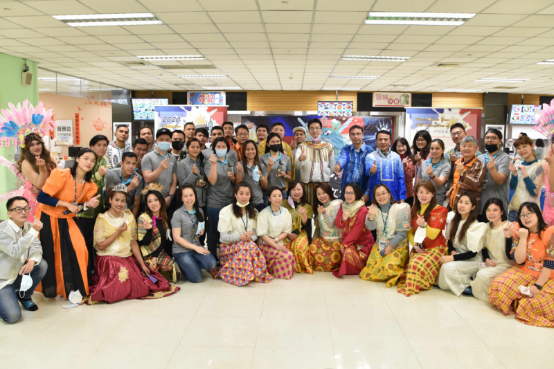 友達推動「安心、創新、用心、同心、盡心」五星職旅，為菲籍員工打造全方位照護，首度贏得「人權實踐與發展領袖獎」殊榮