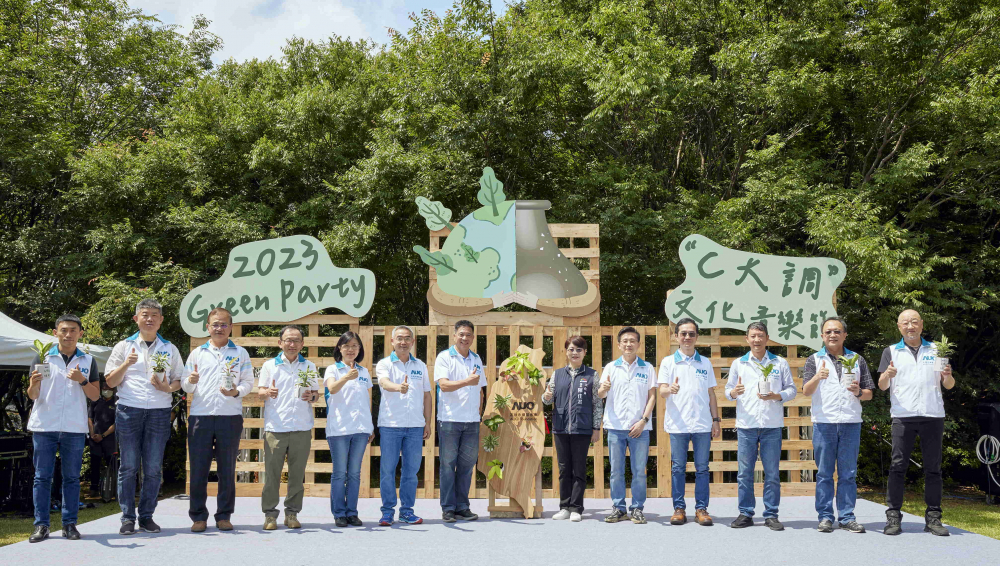 友達光電攜手供應商夥伴及台中市政府，共同倡議及推廣加樹減塑、節能減碳的淨零綠生活