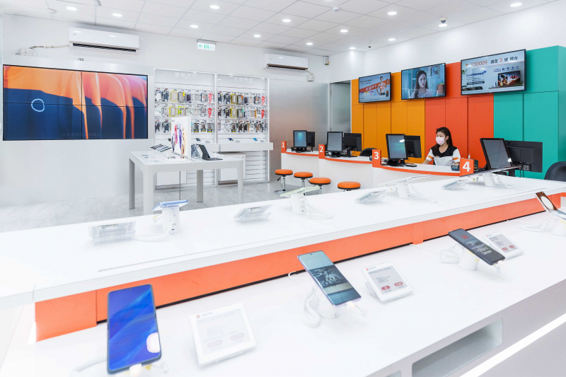 創利空間智慧零售軟硬整合方案，協助台灣大哥大門市完成數位內容行銷系統的佈建，打造全新世代的數位服務據點