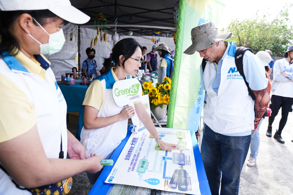 2023年友達永續基金會Ocean Party活動攜手社會企業及地方創生團體，策展食衣行等循環再生環教市集，及電動巴士接駁等低碳活動設計，打造減塑低碳的永續淨灘活動