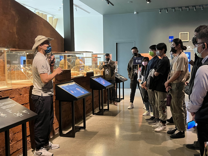 友達招募員工為文化志工，擔任文化館導覽大使，積極推廣文資保存、文史教育