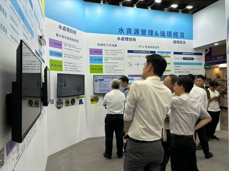 友達以深厚的智慧製造經驗發展永續戰略，積極延伸價值鏈，轉化成可供外界使用的綠色智慧服務，進軍SEMICON Taiwan 2024，提供半導體產業鏈打造AI世代的永續即戰力。