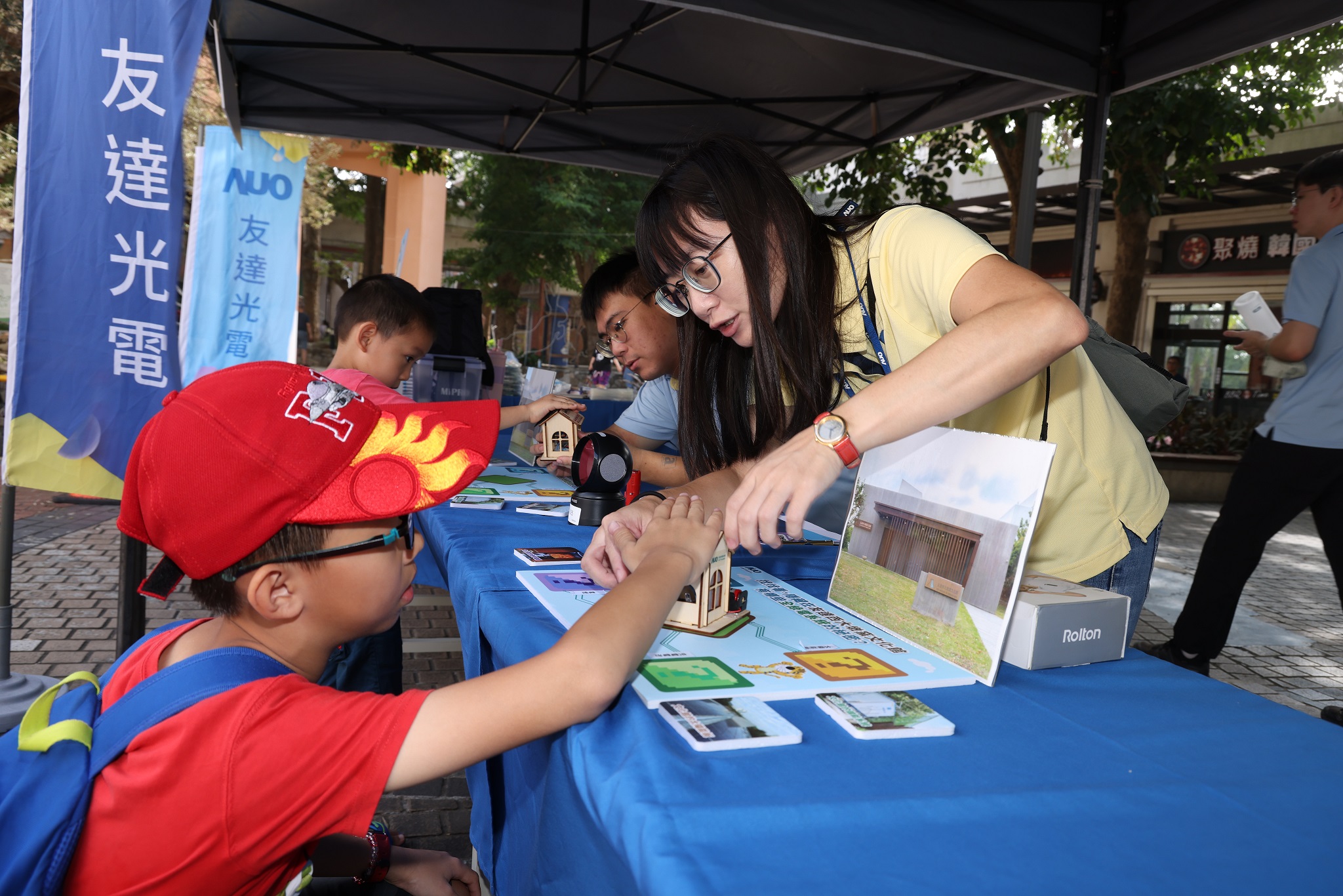 友達投入永續素養教育多年，從自身的環境教育場域走入校園、各式活動現場，合作夥伴亦擴及到NGO、公部門與供應鏈，豐碩成果獲「社會共融領袖獎」