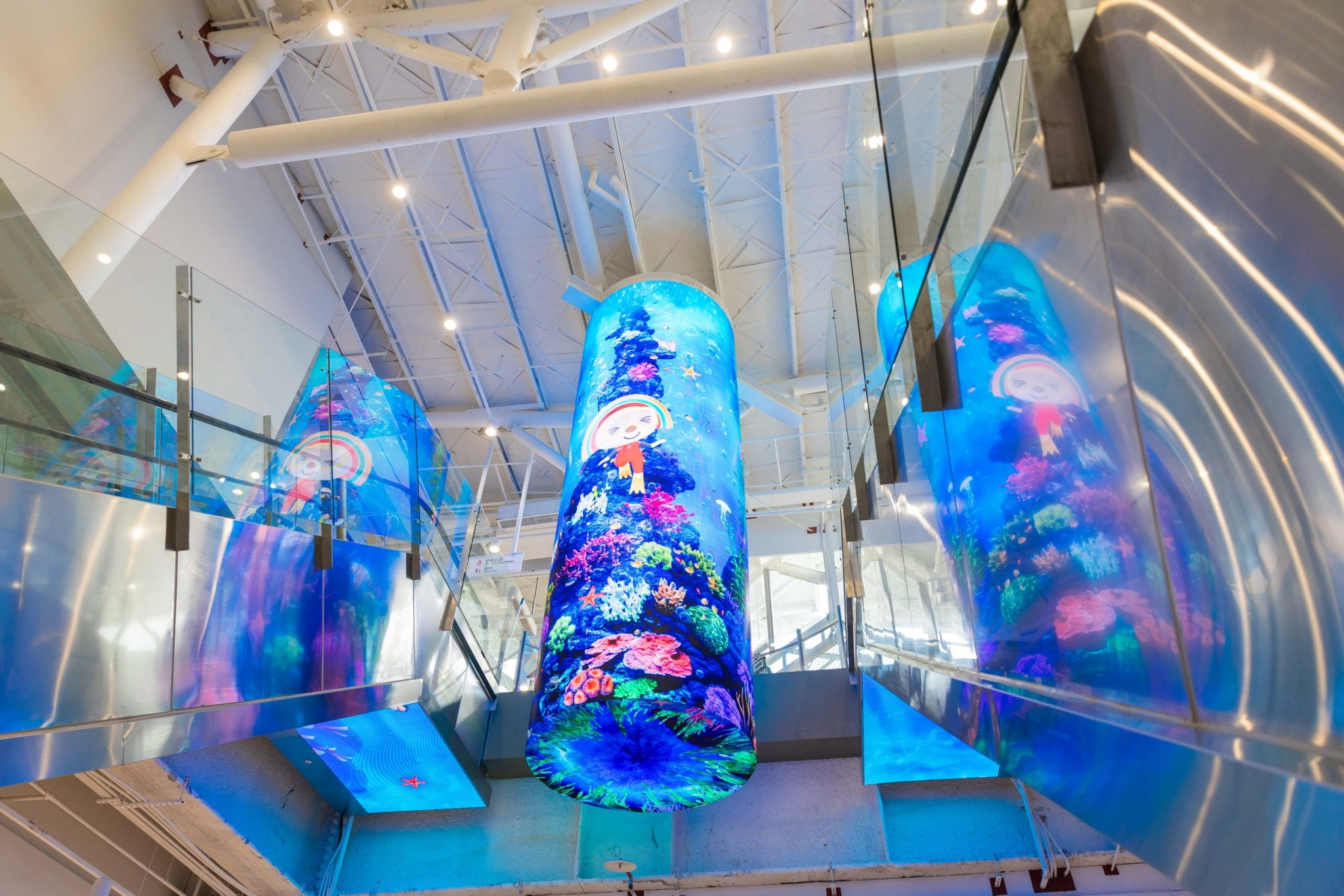 達擎與傑可達整合先進顯示技術與軟硬體應用服務，提供一系列大型LED顯示解決方案，為全新改裝開幕的「清水服務區」佈局嶄新視覺體驗。