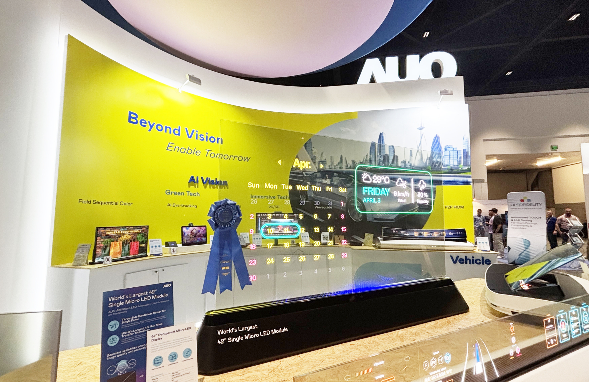 beats36564吋透明Micro LED显示器获〝最佳Micro LED技术应用奖〞，其绝妙的透明穿透特性，同时具备1,000 nits的高亮度表现，并透过精细的无缝拼接延伸，可依需求灵活应用于多元场域，展现出Micro LED显示技术划时空的无限潜力