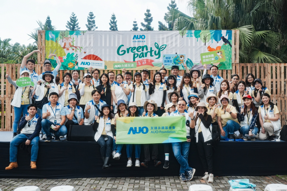 友達積極推動低碳轉型、節能減碳與減塑行動，落實環境承諾與社會責任，榮獲「台灣百大永續典範企業獎」