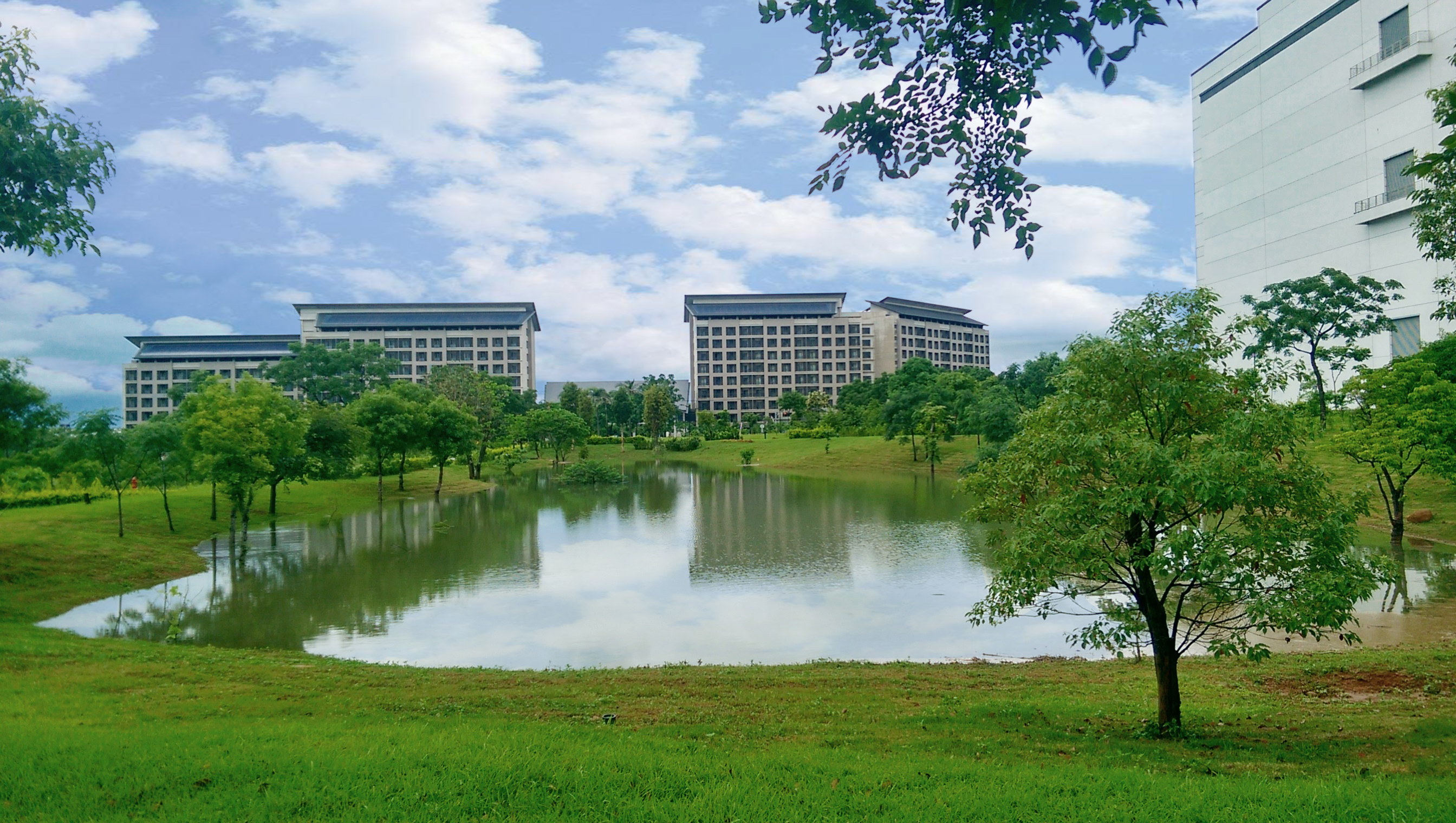 友達在氣候變遷與水安全兩大主題，獲CDP雙A全球領導級肯定。在氣候變遷面，友達重視營運廠區自然共生，透過TNFD國際框架制定自然衝擊相關的調適與減緩策略，強化企業氣候韌性