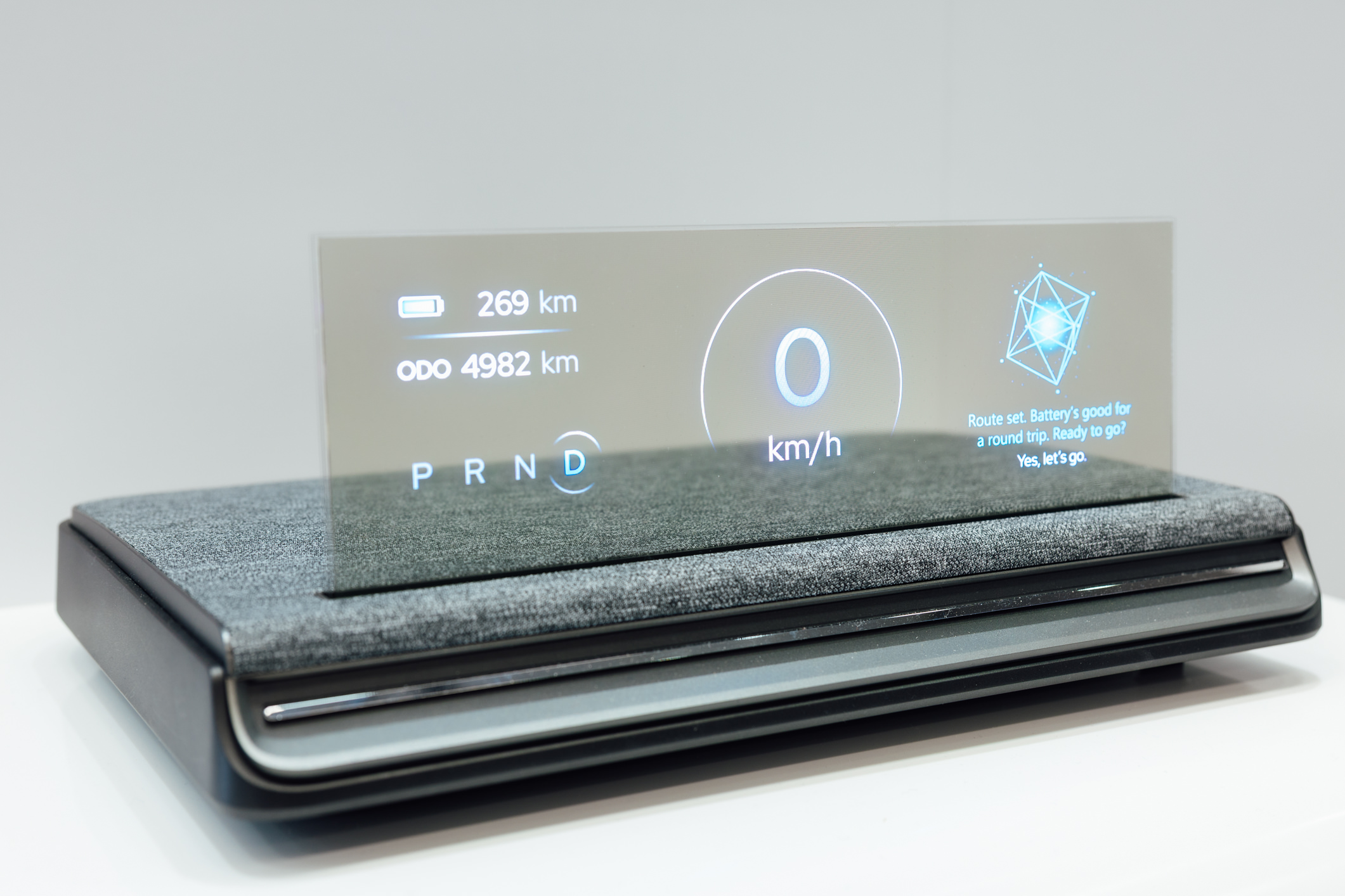 全球首款Aero Module透明Micro LED顯示器模組外觀輕盈通透，可與數位內容完美融合，提供動態顯示、先進控制、個人化沉浸感受。